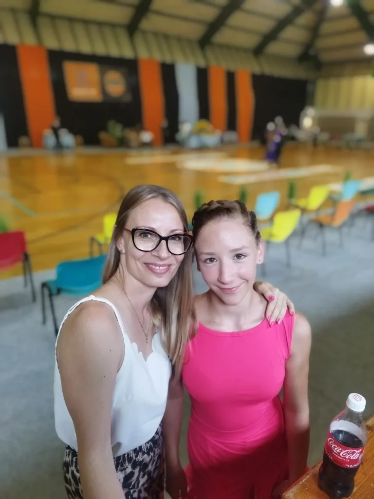 Oktató és tanítvány közös fotója